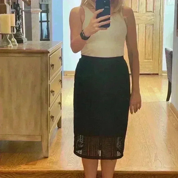 CLASSIQUES ENTIER Black Crochet Lace Overlay Pencil Midi Skirt Size 4P. - Picture 9 of 12